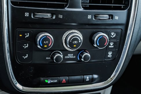 Used 2019 Dodge Grand Caravan SE image 28