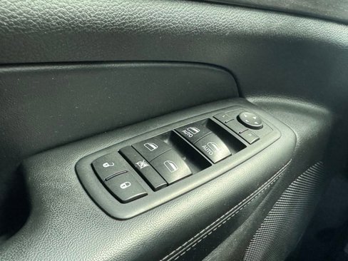 Used 2018 Jeep Grand Cherokee Altitude image 21