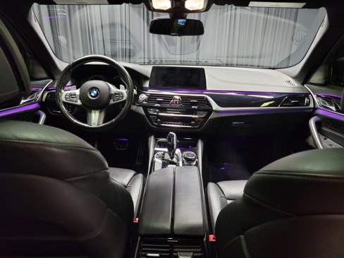 Used 2018 BMW M550i xDrive image 2