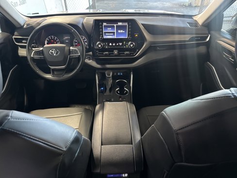 Used 2022 Toyota Highlander LE image 31