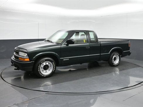 Used 2001 Chevrolet S10 Pickup 2WD Extended Cab w/ Comfort Convenience Pkg image 3