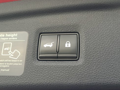 Used 2023 INFINITI QX50 Sensory image 30