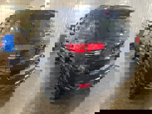 Used 2018 Jeep Grand Cherokee Laredo image 5