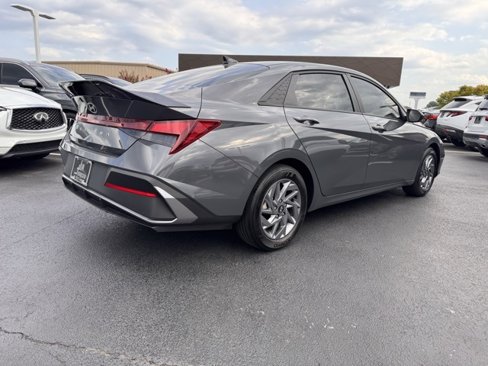Used 2024 Hyundai Elantra SEL image 5