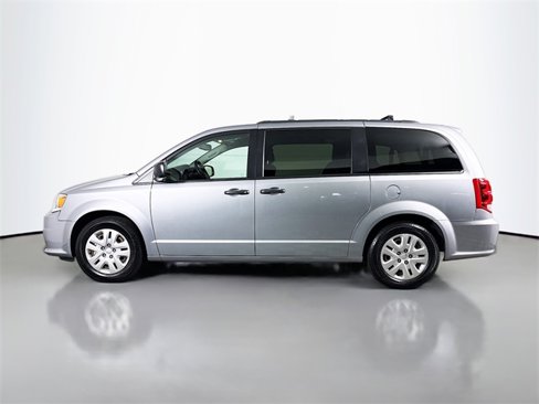 Used 2019 Dodge Grand Caravan SE image 4