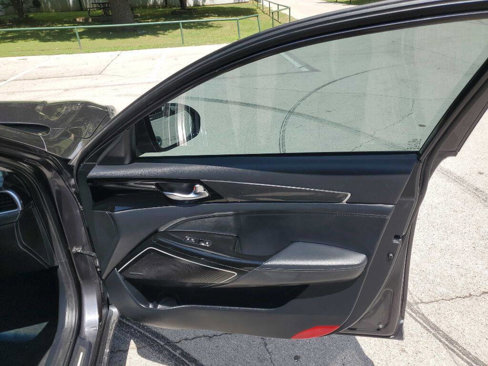 Used 2017 Kia Cadenza Limited image 23