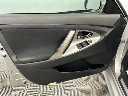 Used 2010 Toyota Camry image 11