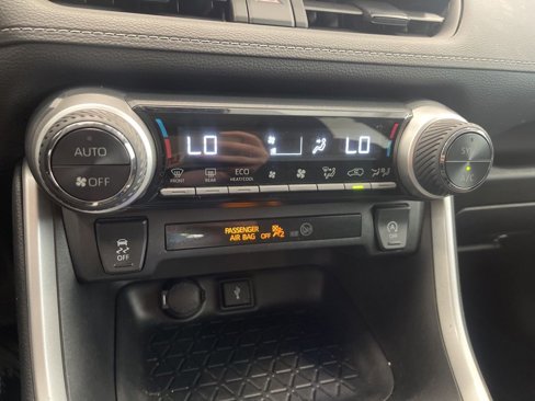 Used 2022 Toyota RAV4 XLE image 24