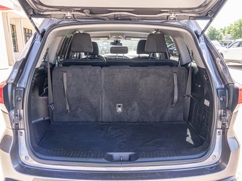 Used 2019 Toyota Highlander LE image 14