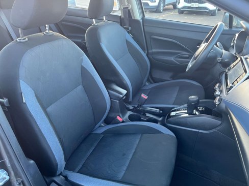 Used 2023 Nissan Versa SV image 34