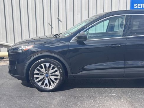 Used 2022 Ford Escape Titanium w/ Class II Trailer Tow Package image 15