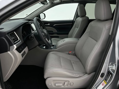 Used 2016 Toyota Highlander Limited image 11
