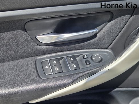 Used 2018 BMW 320i xDrive Sedan w/ Convenience Package image 22