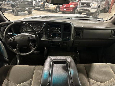 Used 2005 Chevrolet Silverado 2500 LS image 20