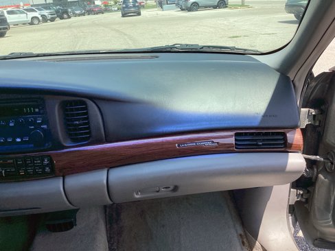 Used 2004 Buick Le Sabre Custom image 28