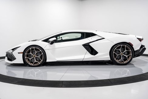 Used 2024 Lamborghini Revuelto image 6