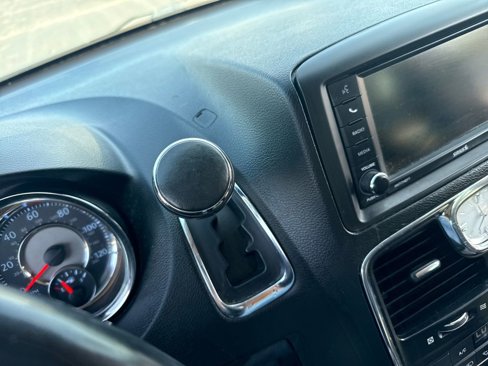 Used 2014 Chrysler Town & Country Touring image 31