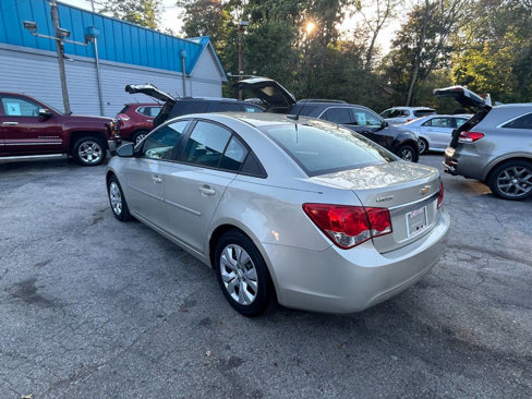 Used 2014 Chevrolet Cruze LS image 10