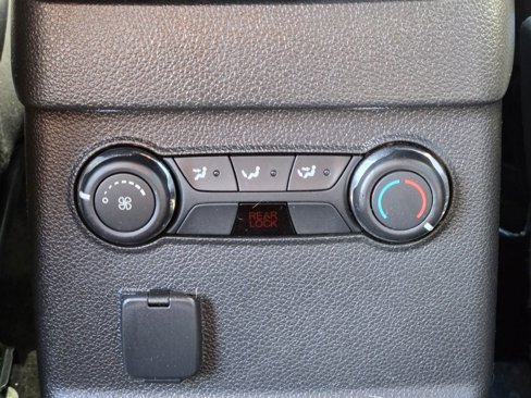 Used 2015 Ford Explorer XLT w/ Equipment Group 202B image 19