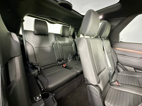 Certified 2025 Land Rover Discovery Dynamic SE image 28