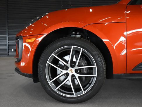 Certified 2024 Porsche Macan image 13