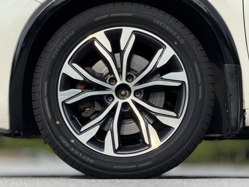 Used 2018 INFINITI QX30 image 17