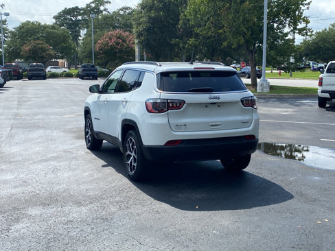 Used 2024 Jeep Compass Latitude image 9