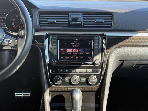 Used 2018 Volkswagen Passat 3.6 image 11