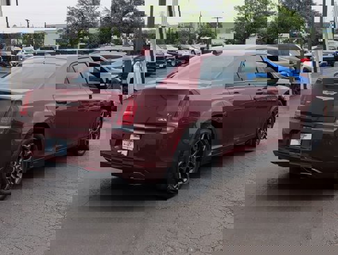 Used 2018 Chrysler 300 S image 7