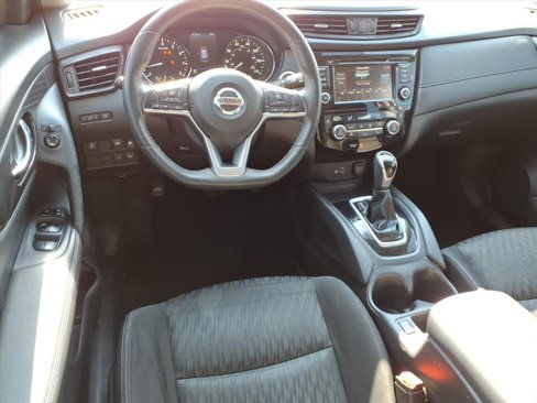 Used 2018 Nissan Rogue SV image 16