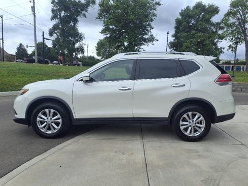 Used 2016 Nissan Rogue SV w/ SV Premium Package image 3