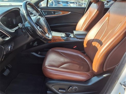 Used 2019 Lincoln Nautilus Reserve image 5