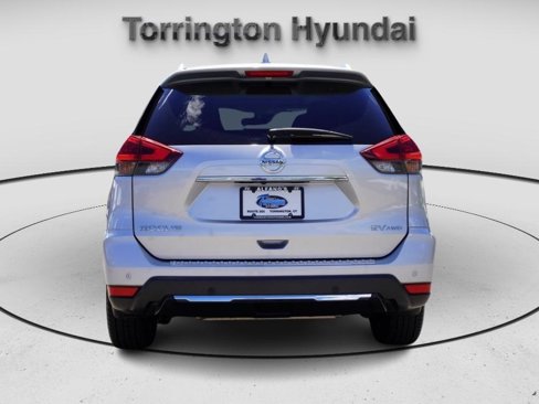 Used 2019 Nissan Rogue SV w/ Sun & Sound Touring Package image 6