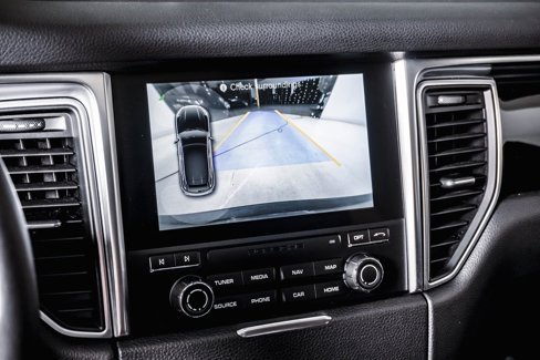 Certified 2018 Porsche Macan image 23