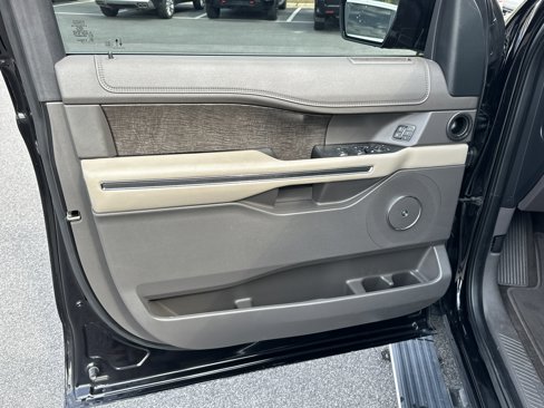 Used 2020 Ford Expedition Max Limited image 10