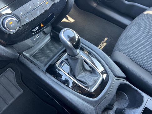 Used 2022 Nissan Rogue Sport S image 18