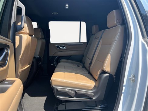 Used 2023 Chevrolet Suburban Premier image 13