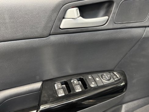 Used 2018 Kia Sportage EX image 12