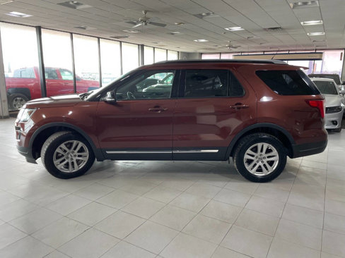 Used 2018 Ford Explorer XLT w/ Equipment Group 201A image 4