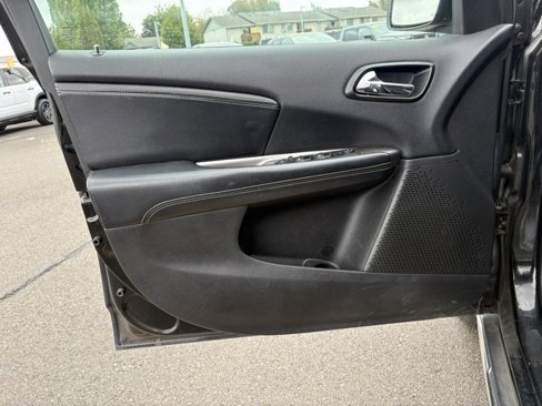 Used 2015 Dodge Journey Crossroad w/ Flexible Seating Group image 2