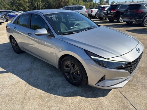 Used 2022 Hyundai Elantra SEL image 3