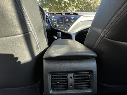 Used 2018 Toyota Camry SE image 38
