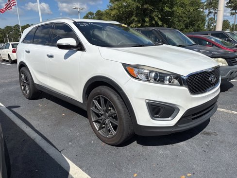 Used 2017 Kia Sorento LX image 2