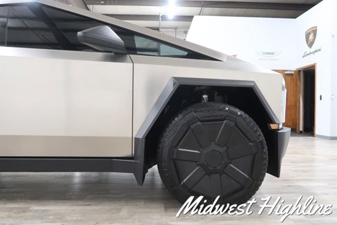 Used 2025 Tesla Cybertruck AWD Crew Cab image 23
