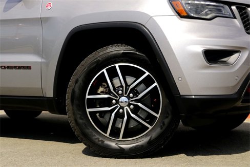 Used 2018 Jeep Grand Cherokee Trailhawk w/ Trailhawk Luxury Group image 2