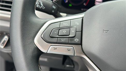 Used 2022 Volkswagen Atlas Cross Sport SE image 25