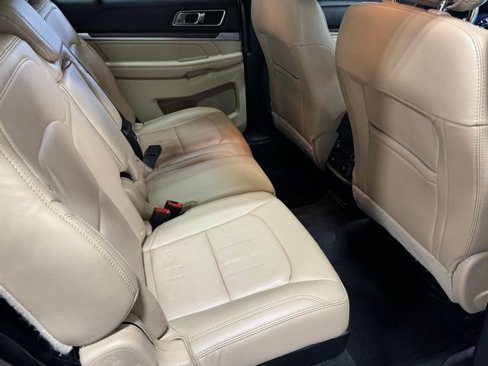 Used 2017 Ford Explorer Limited image 32