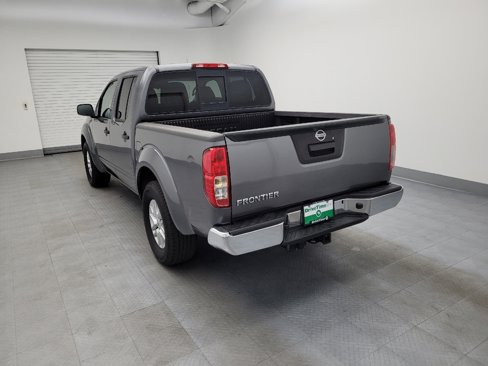 Used 2018 Nissan Frontier SV image 5