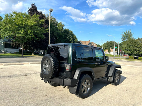 Used 2011 Jeep Wrangler Rubicon w/ Dual Top Group image 7
