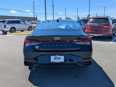 Used 2023 Hyundai Elantra SEL w/ Convenience Package image 7